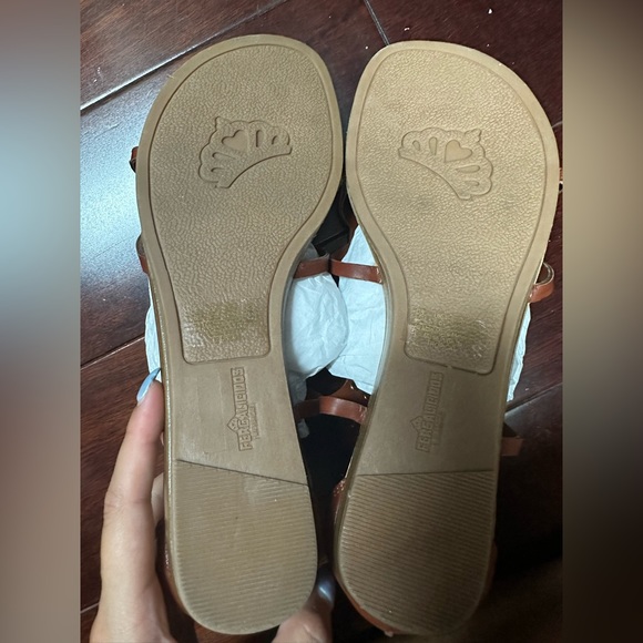 BRAND NEW FERGALICIOUS SANDALS - Picture 3 of 5